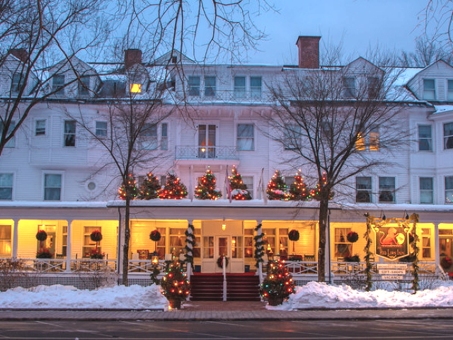 outside of red lion inn at christmas time