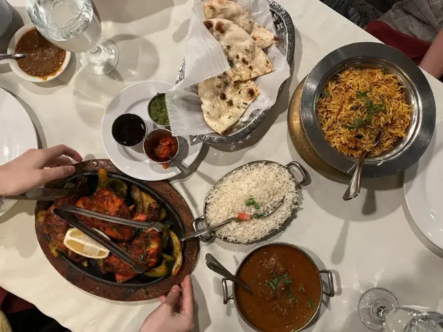 dishes in indian restaurant maharaja