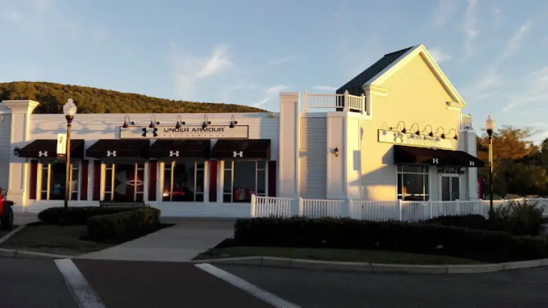 the front of buildings Lee Premium Outlets