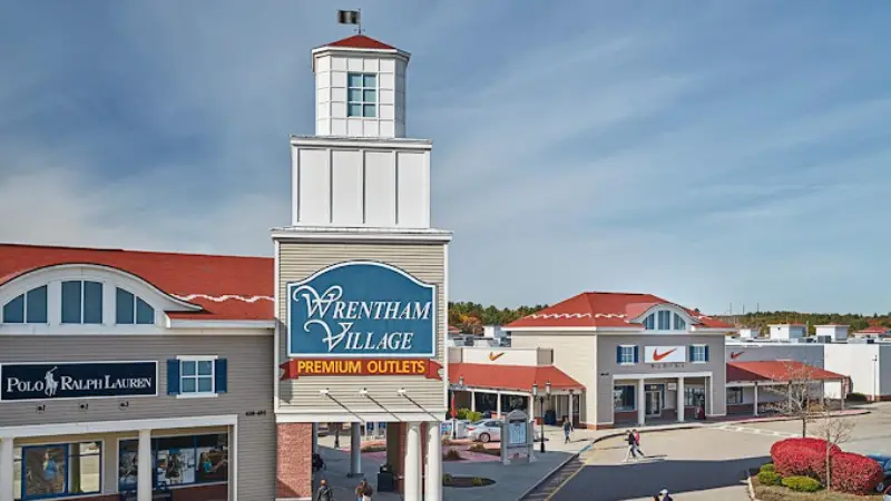 the front of buildings Wrentham Village Premium Outlets